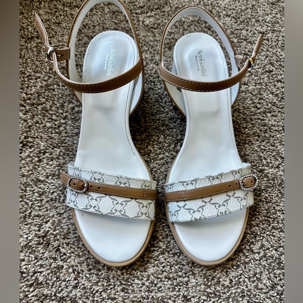 Nero Giardini Logo Sandals